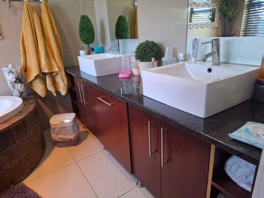 4 Bedroom Property for Sale in Dan Pienaar Free State